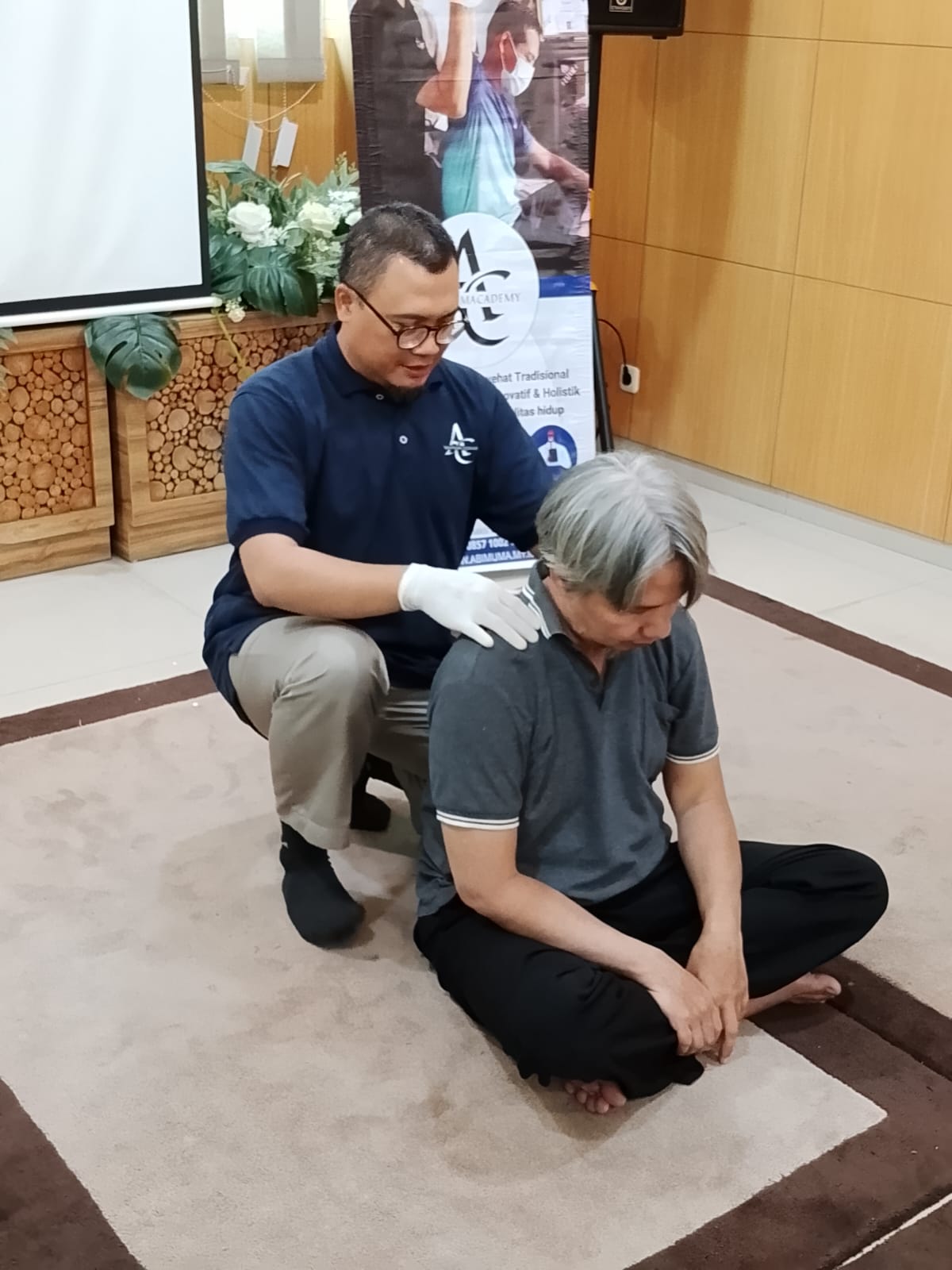 Praktik Terapi Reposisi Tulang Abi Muma